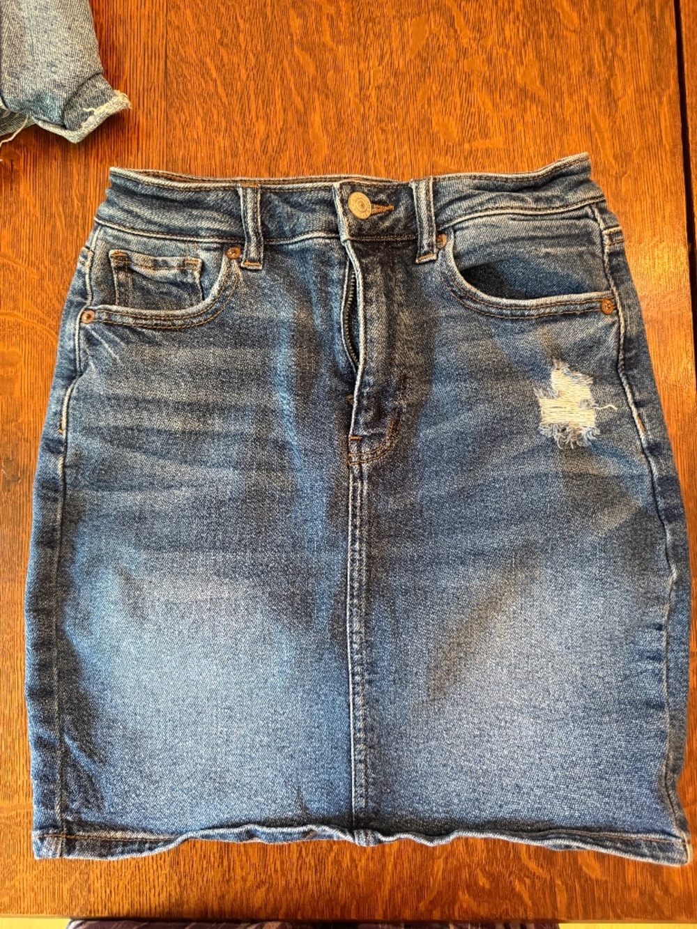 American Eagle Denim Mini Skirt – Size 0 – Stretch Distressed Jean Skirt